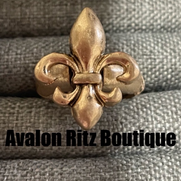 🎉⚜️NEW Gold Fleur De Lis Stretch Ring Game Days Saints Who Dat - Picture 1 of 4